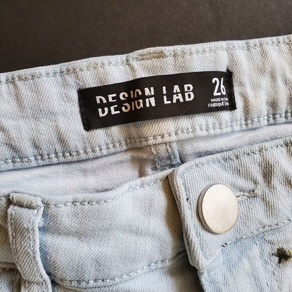 Design Lab Floral Cutoff Jean Shorts - Picture 3 of 9